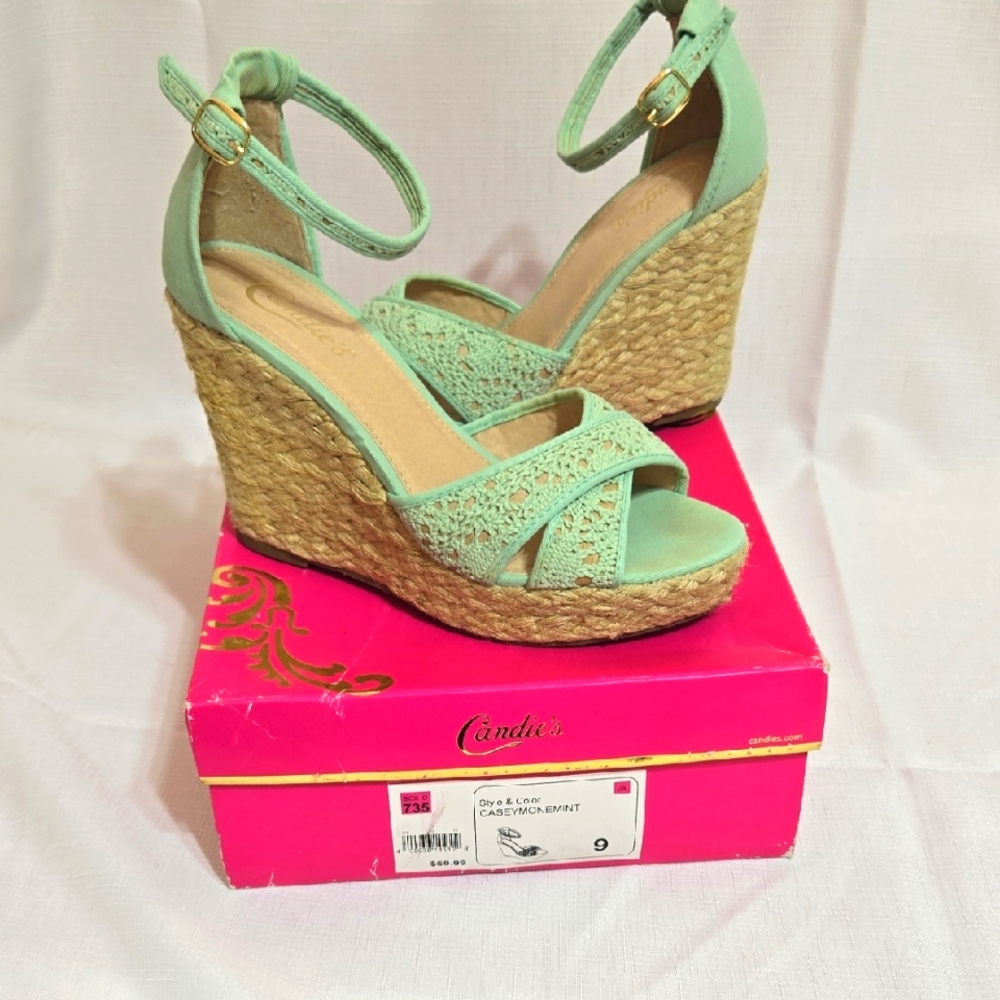 Candie's Seafoam Green Wedge Sandals Size 9